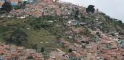 Uno de cada cuatro hogares en Bogotá vive en vivienda informal: aumenta inasistencia escolar y hacinamiento