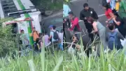 Volcamiento de bus alimentador deja 21 heridos en el norte del Valle de Aburrá