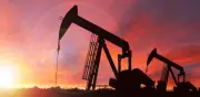 Wall Street cierra mixto: tecnológicas caen y petróleo sube por tensión con Irán