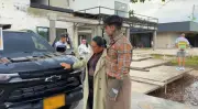 Yeferson Cossio regala lujosa camioneta a su mamá por Día de la Madre