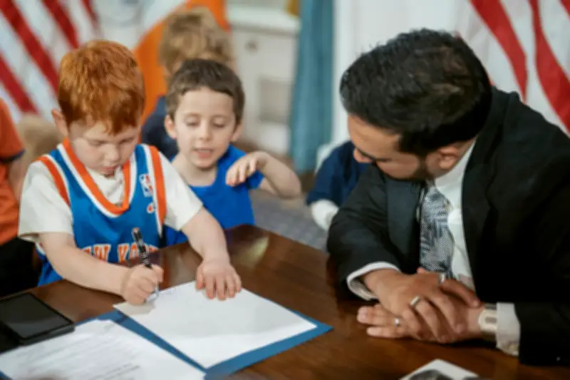 Alcalde de Nueva York elimina hora de dormir para niños durante finales de la NBA