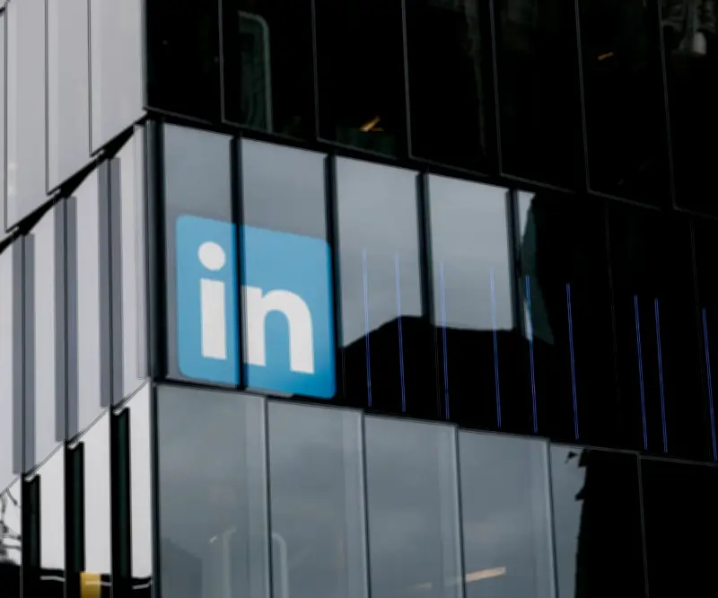 Alianza Cinco Ojos advierte sobre espionaje chino en LinkedIn