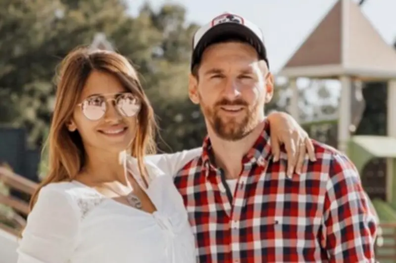 Antonela Roccuzzo desmiente cirugías estéticas de Lionel Messi