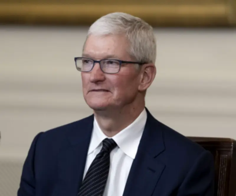 Apple subirá precios por escasez de chips de memoria, según Tim Cook