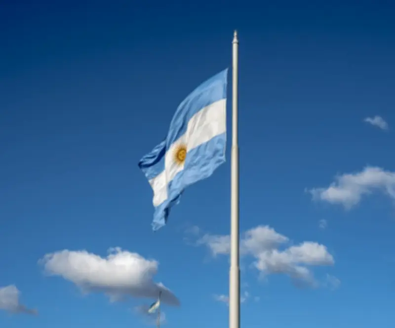 Argentina supera meta anual de compras de dólares gracias a cosecha récord y boom energético
