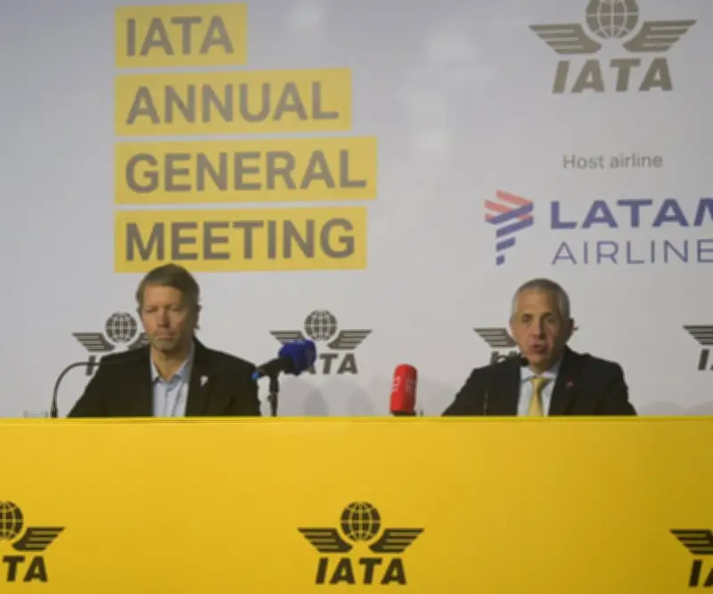 Aumento de combustible para aviones podría quebrar más aerolíneas