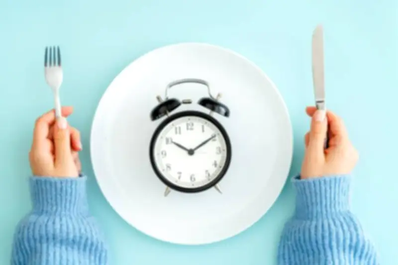 Ayuno intermitente: qué pasa en el cuerpo, beneficios y riesgos