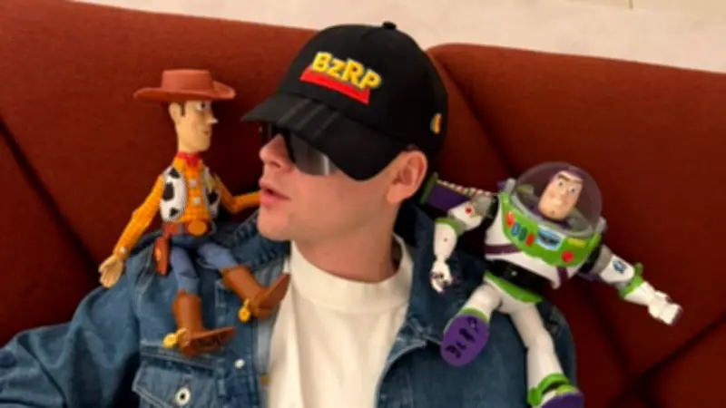 Bizarrap se une a 'Toy Story 5' con Bad Bunny y Taylor Swift