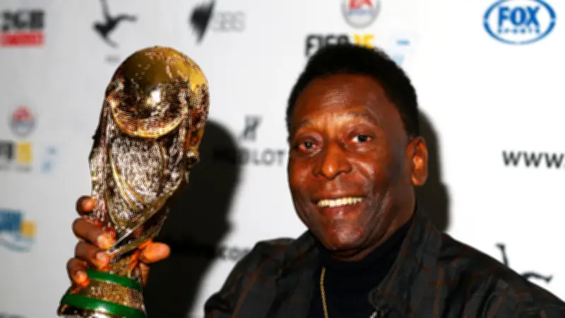 Camiseta de Pelé de 1958 podría ser la más cara en subasta