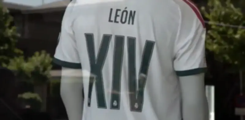 Camiseta del papa León XIV del Real Madrid cuesta 195 euros en el Bernabéu