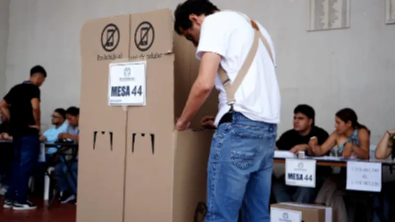 Centro Carter pide respetar resultado de elecciones en Colombia