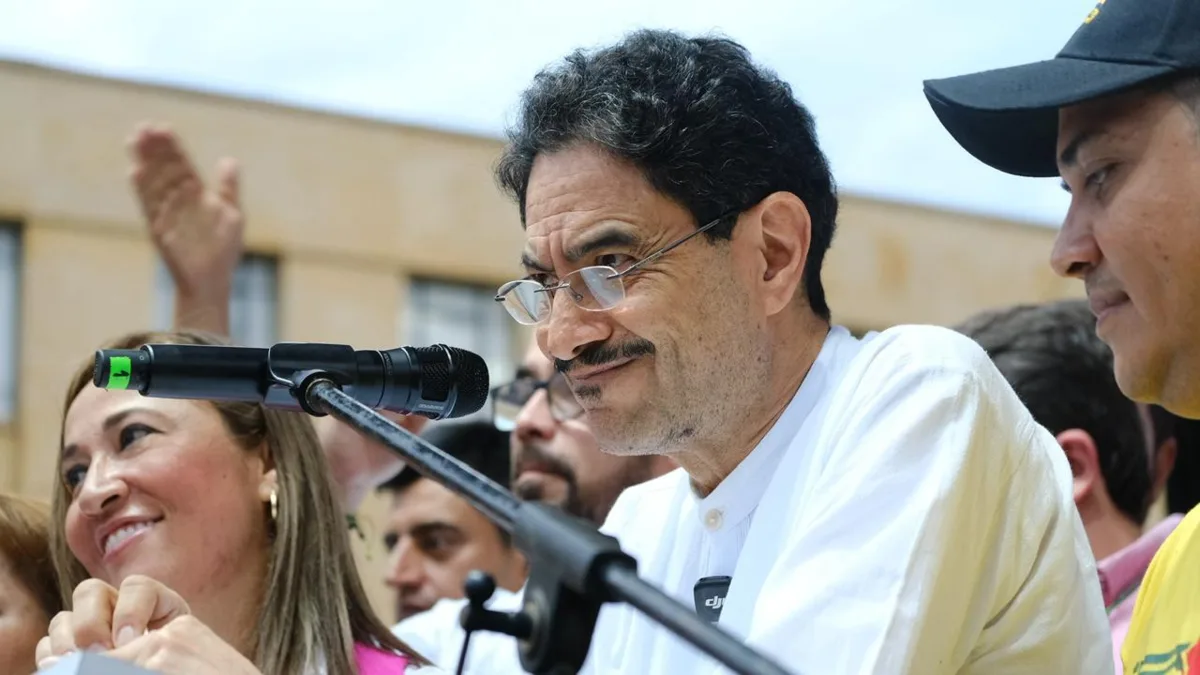 Iván Cepeda denuncia presiones armadas en elecciones presidenciales