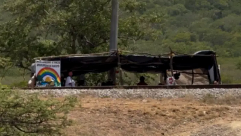 Cerrejón paraliza operaciones por bloqueo en vía férrea