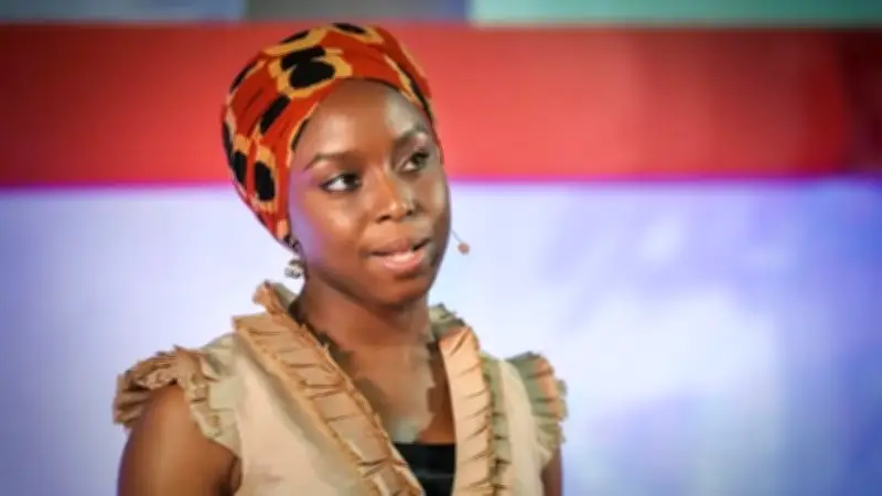 Chimamanda Ngozi Adichie acusa a hospital de Lagos por muerte de su hijo