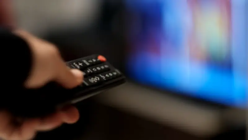 China sorprende con televisor plegable de 135 pulgadas que se divide en cinco partes