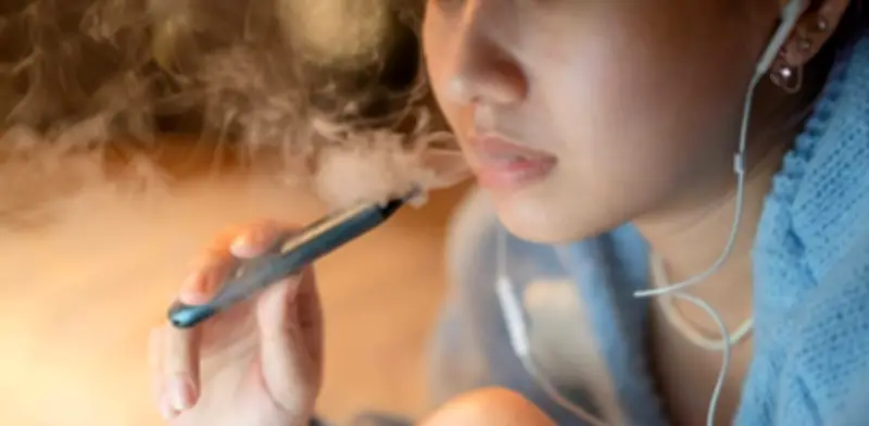 Cigarrillo y vapeadores: experto alerta sobre graves daños pulmonares