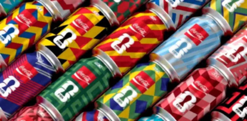 Coca-Cola cambia sus icónicos colores por el Mundial 2026