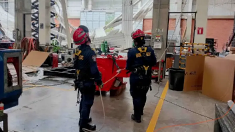 Colapso de techo en Girón deja tres trabajadores heridos