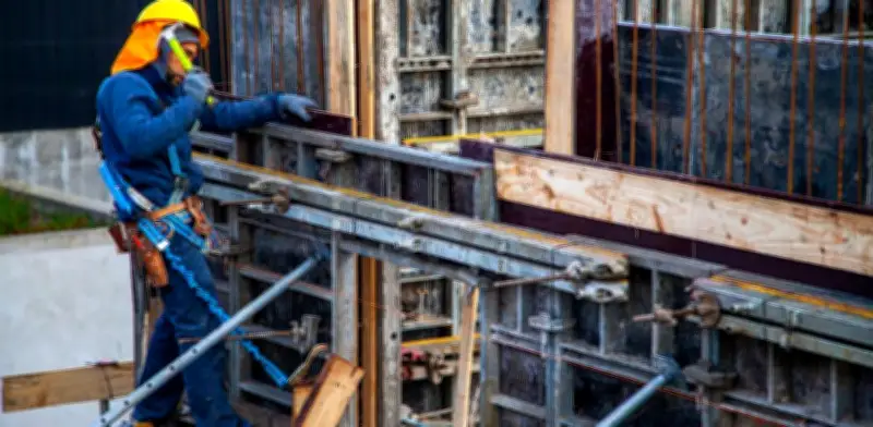 Construcción en Colombia: caen edificaciones, suben costos y se duplican licencias