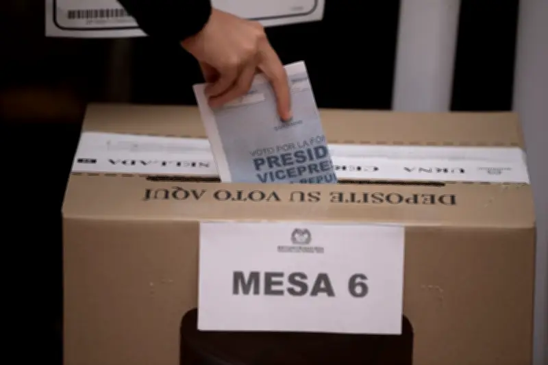 Crisis de confianza global: causas y consecuencias según Julián de Zubiría
