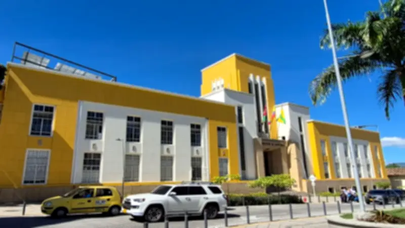 Cuestionan proceso de licitación para plataforma educativa en Santander