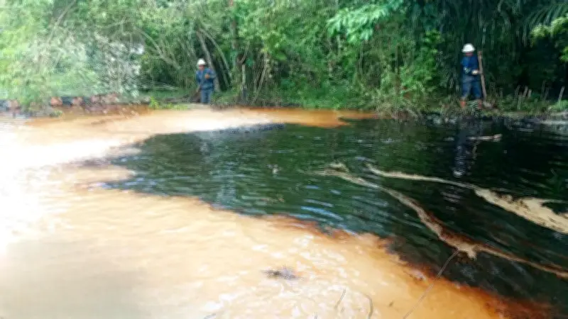 Denuncian contaminación por hidrocarburos en quebrada de Barrancabermeja
