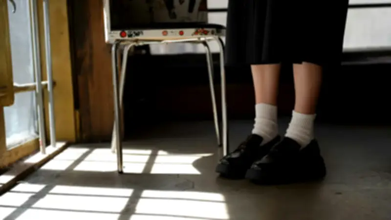 Detienen a docente de escuela militar en Milán por abuso sexual a siete alumnos