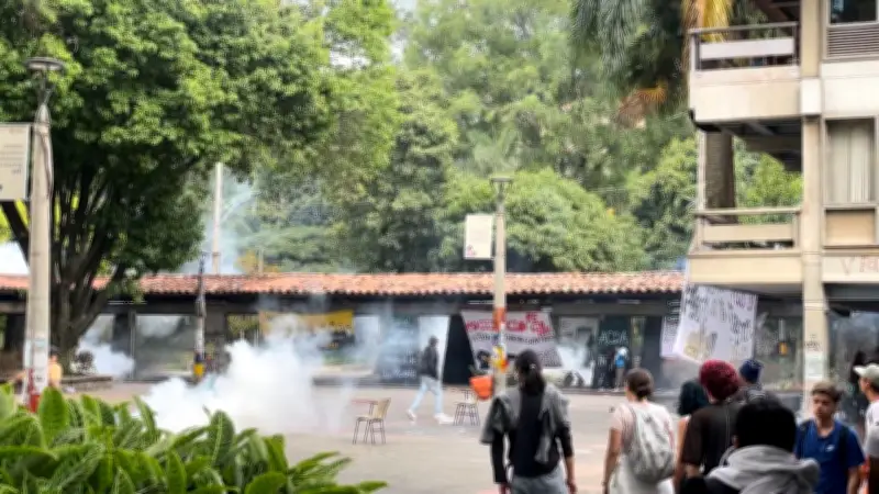 Disturbios en la Universidad de Antioquia: cierran calle Barranquilla en Medellín