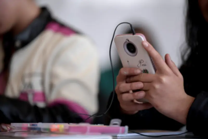 El iPhone y la caída de la natalidad: estudios revelan posible vínculo