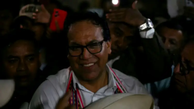 Elecciones en Perú: Sánchez lidera por estrecho margen sobre Fujimori