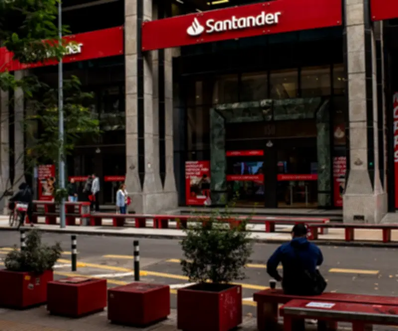 Empleado de Santander Chile detenido por lavado de dinero del Tren de Aragua