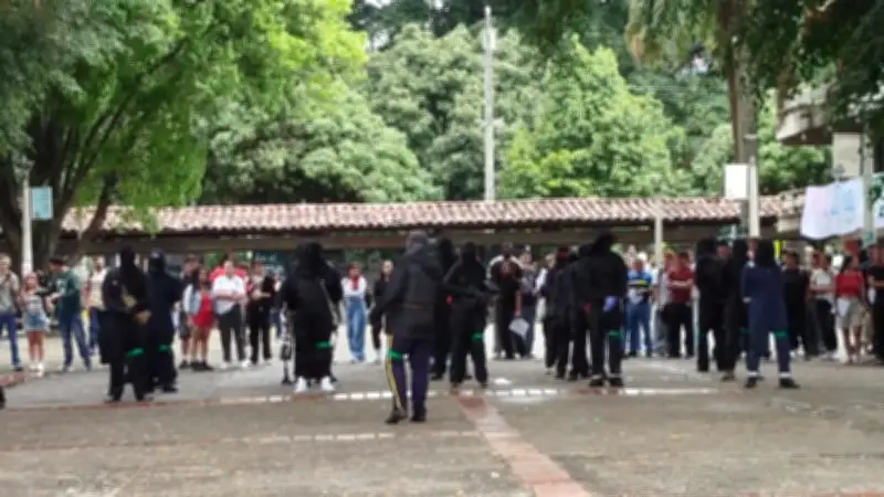 Encapuchados causan desmanes en la Universidad de Antioquia: suspenden actividades