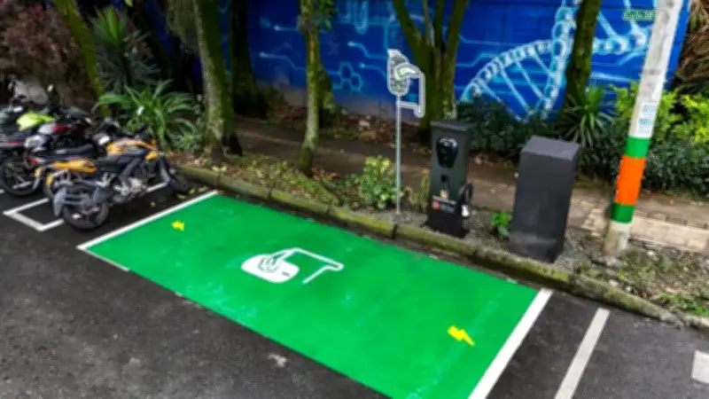 Envigado lanza primera red pública de carga para vehículos eléctricos en Colombia