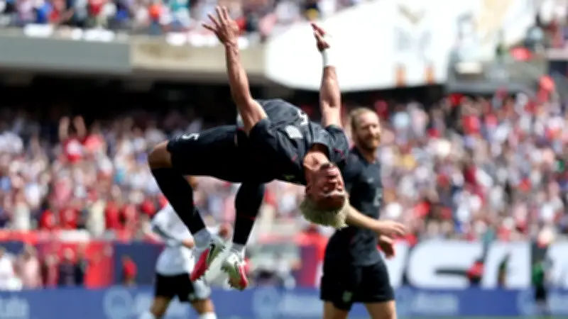 Espectacular gol de Antonee Robinson que ya es tendencia mundial