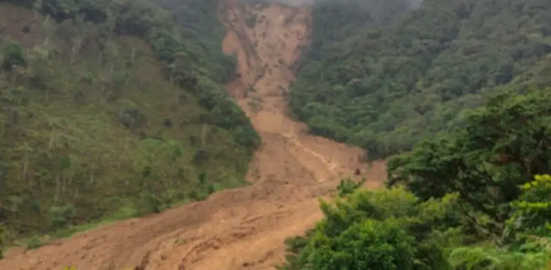 Evacúan a más de 40 familias en Santa Rosa, Cauca, por riesgo de avalancha tras derrumbe