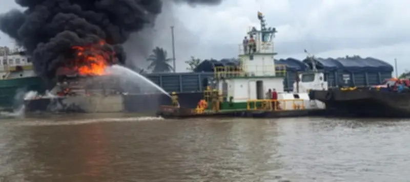 Explosión en barcaza en Cartagena deja al menos nueve heridos