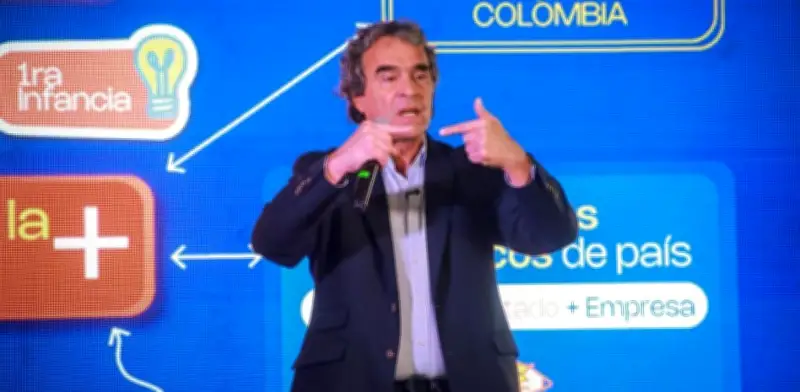 Fajardo presenta decálogo del millón de votos: fin a la paz total y no a constituyente