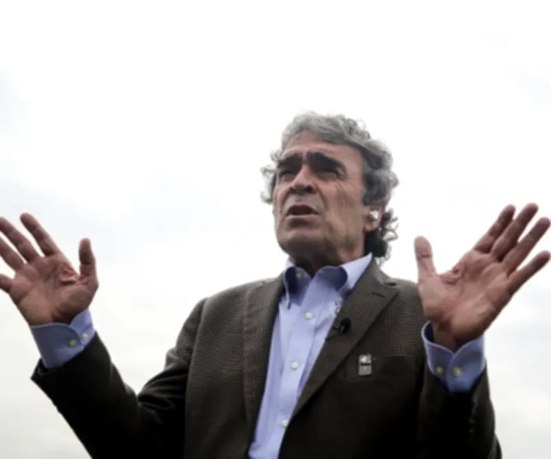 Fajardo reconoce derrota pero advierte que su millón de votos será decisivo