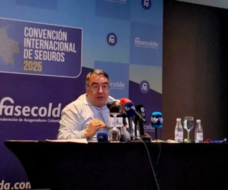 Fasecolda rechaza póliza obligatoria de responsabilidad civil en licencia de conducir