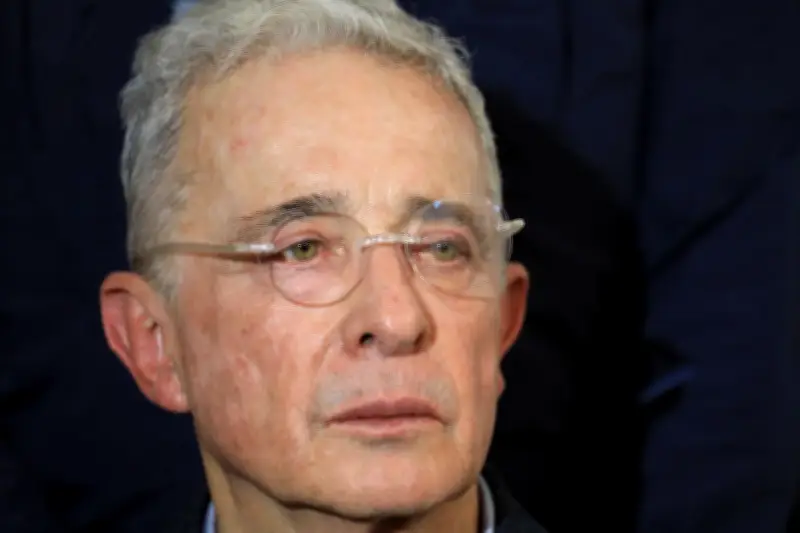 Fiscalía investiga a Uribe por masacres en Antioquia en los 90