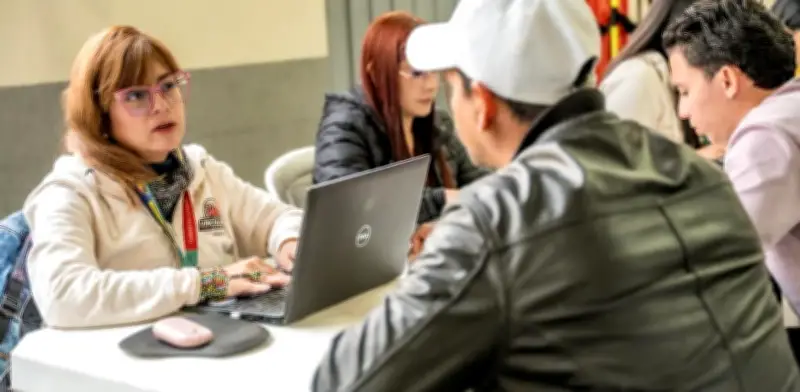 Gran feria de empleo en Bogotá: más de 15.000 vacantes para migrantes y refugiados