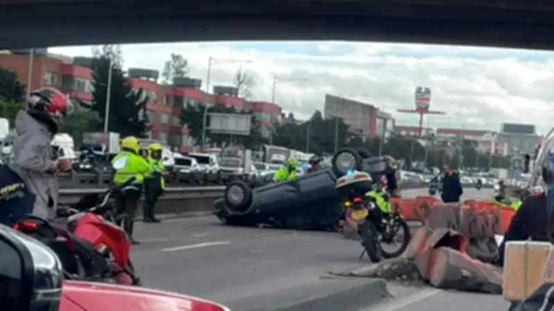 Grave accidente en Av. Boyacá con Mutis: vehículo volcado y congestión en Bogotá