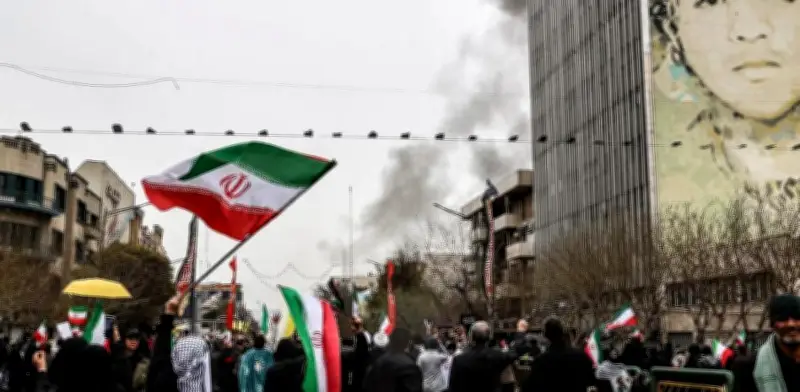 Irán niega avances en diálogos con EE. UU. y advierte por ataque a Beirut
