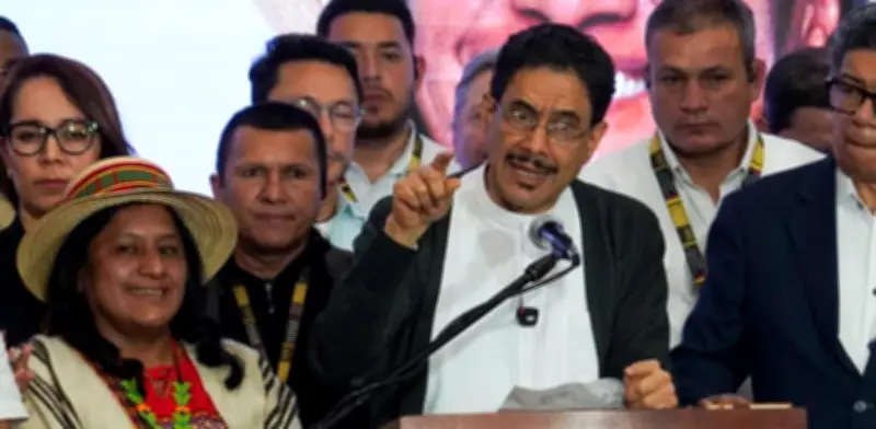 Iván Cepeda busca alianza con el centro tras retiro de constituyente