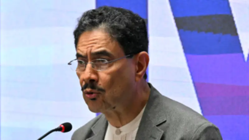 Iván Cepeda pide encuentro con centro político tras fin de constituyente