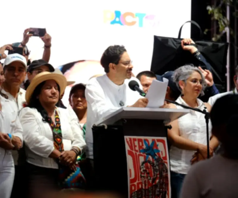 Iván Cepeda reta a Abelardo de la Espriella a debate presidencial