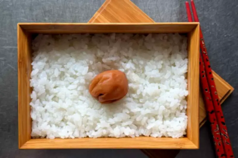 Japón penalizará ofensas a la bandera; el almuerzo de arroz y ciruela queda exento