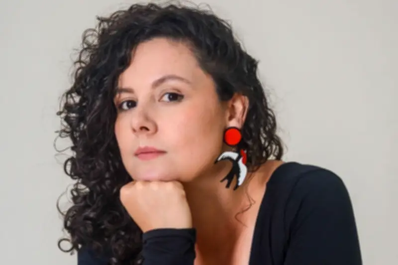 Juliana Gómez Nieto explora los lazos del clan en su nueva obra