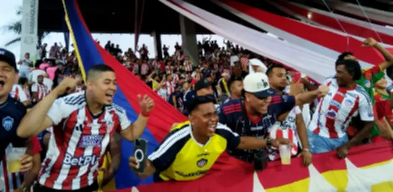 Junior es locura en Barranquilla: crónica de una pasión rojiblanca rumbo al Romelio