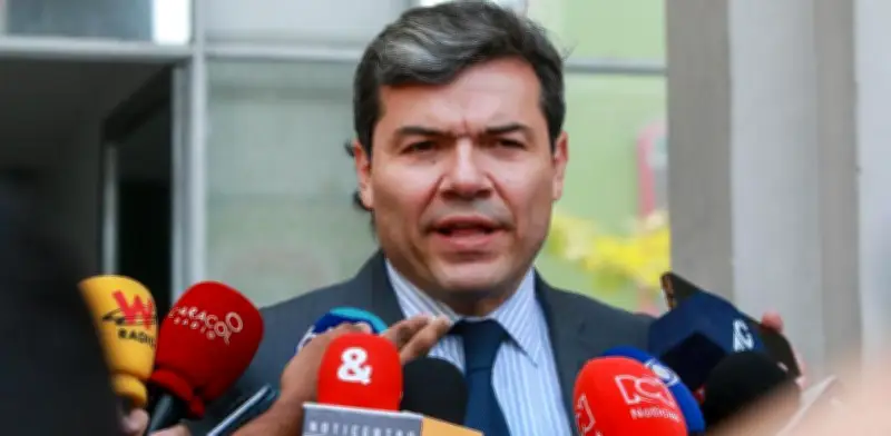 Juristas piden blindar segunda vuelta presidencial tras denuncias de Petro